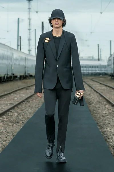 Look 33